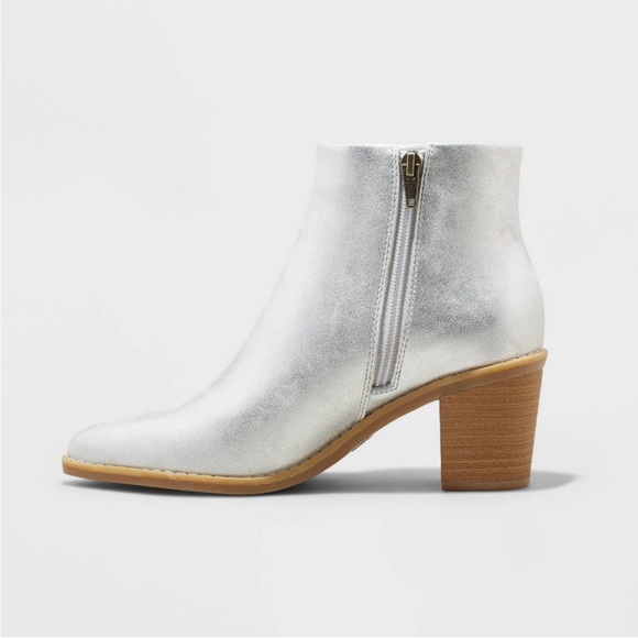Universal Thread Malby Low Shaft Heeled Silver Boot SIZE 8.5 - Picture 2 of 9